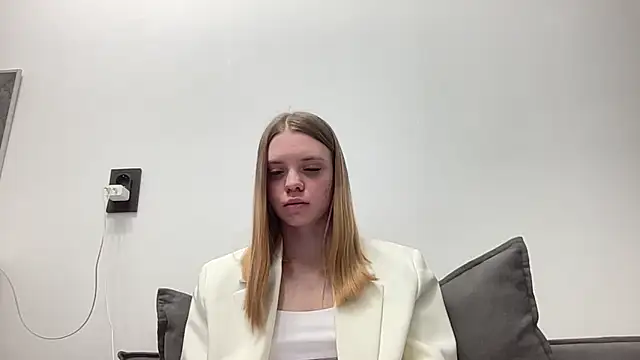 Moris 01  online show from April 12, 2026, 4:23 pm