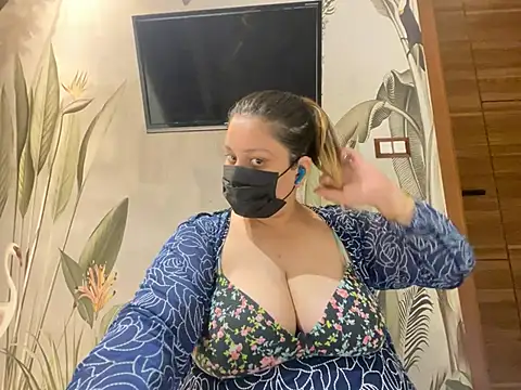 kavyasingh36 online show from May 15, 2026, 11:34 pm