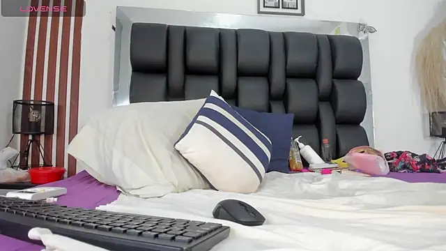 Snapshot of MILF_AURORA chatting on May 26, 2026, 8:49 pm MILF AURORA online show from May 26, 2026, 8:49 pm