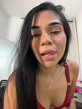 Snapshot of MauraGrayy chatting on May 22, 2026, 11:32 pm MauraGrayy online show from May 22, 2026, 11:32 pm
