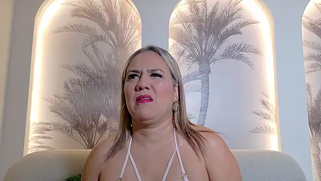 Camila Noer online show from April 23, 2026, 1:13 pm