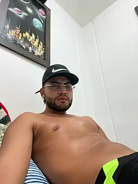 Snapshot of Kenay69 chatting on April 12, 2026, 12:04 am Kenay69 online show from April 12, 2026, 12:04 am