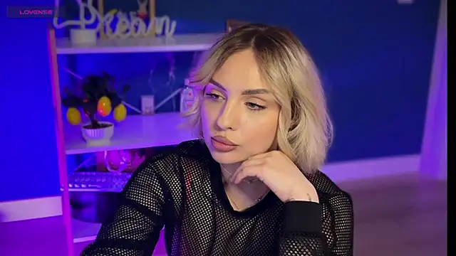Snapshot of mari_grey chatting on May 8, 2026, 9:20 pm mari grey online show from May 8, 2026, 9:20 pm