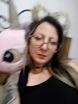 Snapshot of VALELUXX chatting on May 7, 2026, 1:44 am VALELUXX online show from May 7, 2026, 1:44 am