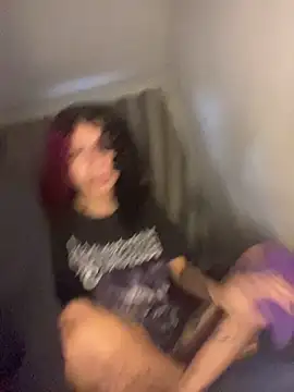 nanaislonely online show from April 17, 2026, 9:29 pm