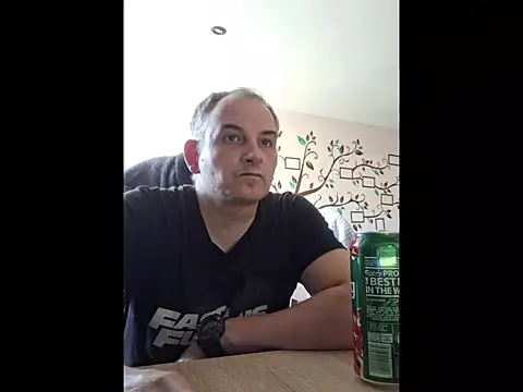Snapshot of Piotr481 chatting on April 25, 2026, 3:31 pm Piotr481 online show from April 25, 2026, 3:31 pm