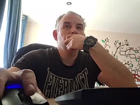 Snapshot of Piotr481 chatting on May 2, 2026, 10:53 am Piotr481 online show from May 2, 2026, 10:53 am