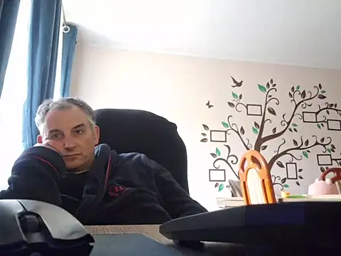 Snapshot of Piotr481 chatting on May 7, 2026, 4:12 pm Piotr481 online show from May 7, 2026, 4:12 pm