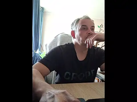 Snapshot of Piotr481 chatting on May 14, 2026, 3:52 pm Piotr481 online show from May 14, 2026, 3:52 pm