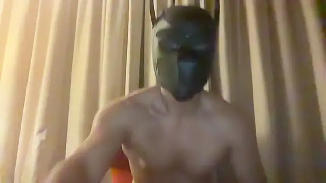 Snapshot of EastHunter chatting on April 13, 2026, 5:51 pm EastHunter online show from April 13, 2026, 5:51 pm