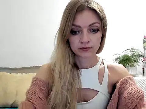 Snapshot of Severina7 chatting on June 5, 2026, 7:52 pm Severina7 online show from June 5, 2026, 7:52 pm