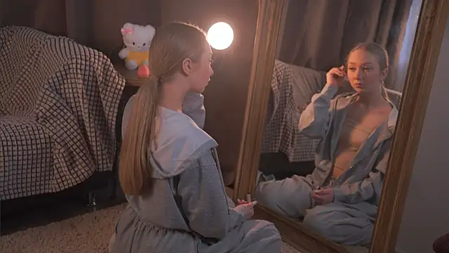 AlleneRhyner online show from April 18, 2026, 7:45 am