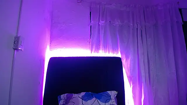 daira2006 online show from April 15, 2026, 3:02 am