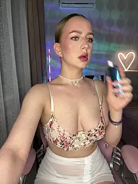 AlisaPearl online show from May 25, 2026, 5:52 pm
