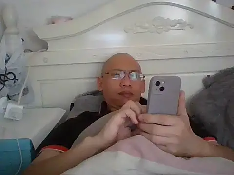 Snapshot of benly118 chatting on April 14, 2026, 1:00 am benly118 online show from April 14, 2026, 1:00 am