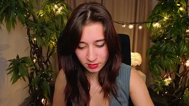 SuzanneJackson online show from April 18, 2026, 7:58 pm