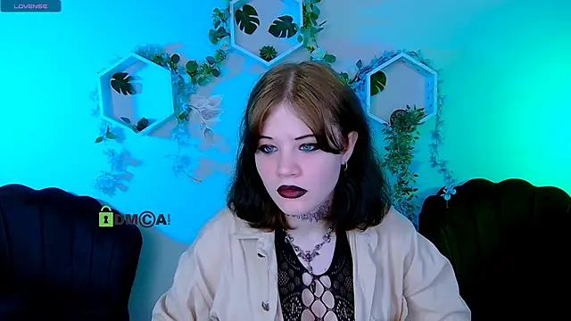 nikki kiss  online show from June 12, 2026, 8:35 am