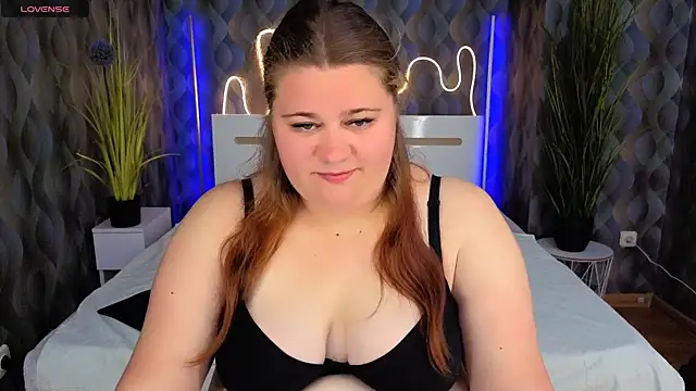 Snapshot of Bella_Blvck chatting on May 8, 2026, 5:40 pm Bella Blvck online show from May 8, 2026, 5:40 pm