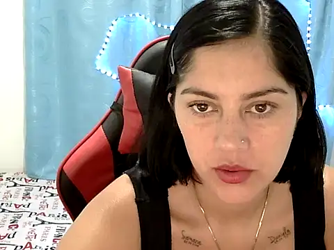 Snapshot of Bandida553 chatting on April 17, 2026, 11:52 pm Bandida553 online show from April 17, 2026, 11:52 pm