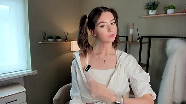 Peaches Peaches online show from April 21, 2026, 9:48 am