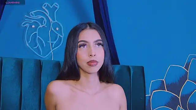 Mia Gloww  online show from April 28, 2026, 8:47 pm