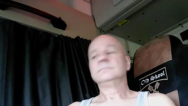 Snapshot of mannohmann5 chatting on April 14, 2026, 6:03 pm mannohmann5 online show from April 14, 2026, 6:03 pm