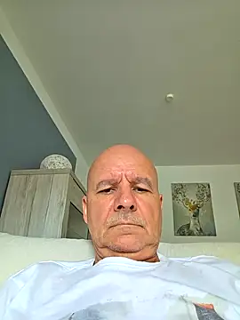 mannohmann5 online show from June 18, 2026, 3:27 pm