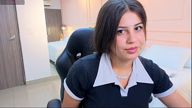 Snapshot of OLIVIA_GARCIA__ chatting on April 15, 2026, 12:23 pm OLIVIA GARCIA online show from April 15, 2026, 12:23 pm