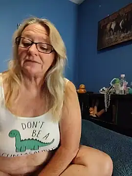 Snapshot of RavensLove chatting on June 6, 2026, 11:31 pm RavensLove online show from June 6, 2026, 11:31 pm
