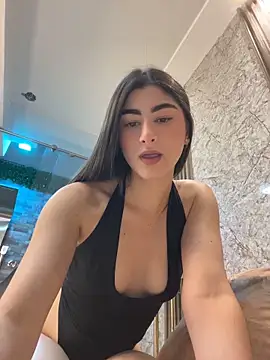Snapshot of evelyn_hills chatting on April 18, 2026, 1:59 pm evelyn hills online show from April 18, 2026, 1:59 pm