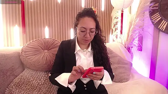 Velvet Curly online show from May 13, 2026, 12:35 pm