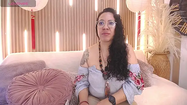 Velvet Curly online show from June 30, 2026, 12:28 pm