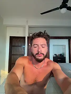 Snapshot of D0RAD0 chatting on April 13, 2026, 11:32 pm D0RAD0 online show from April 13, 2026, 11:32 pm