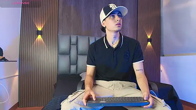 Snapshot of mohamed_malik chatting on May 7, 2026, 12:32 pm mohamed malik online show from May 7, 2026, 12:32 pm