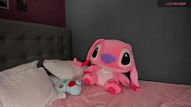 Snapshot of Charlotte_james1 chatting on April 14, 2026, 12:38 am Charlotte james1 online show from April 14, 2026, 12:38 am