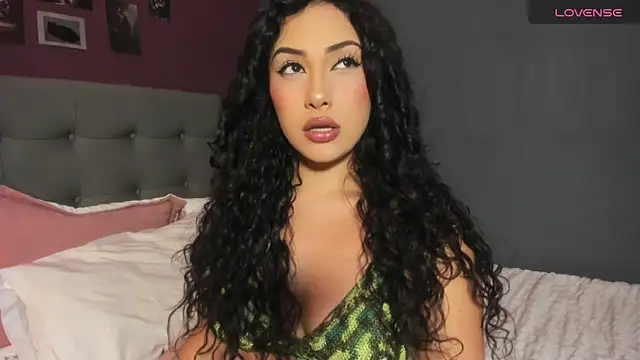 Snapshot of Charlotte_james1 chatting on May 28, 2026, 1:47 am Charlotte james1 online show from May 28, 2026, 1:47 am