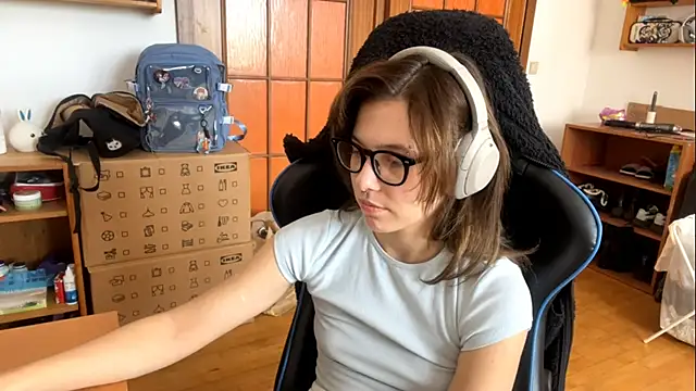 PillowPeachX online show from April 25, 2026, 11:24 am
