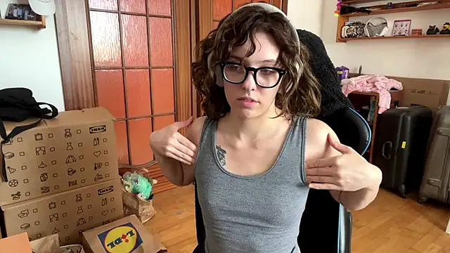 PillowPeachX online show from May 18, 2026, 10:10 am