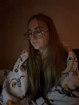prettykitttty online show from April 22, 2026, 5:54 am