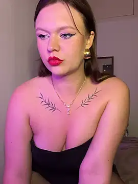 SweetLikaaa online show from April 28, 2026, 8:14 pm