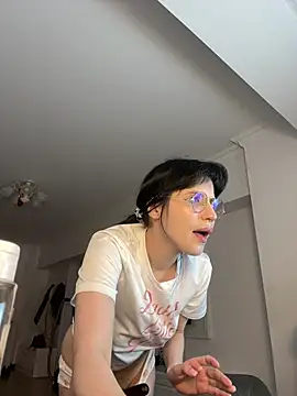 Snapshot of fothisaa chatting on April 15, 2026, 10:21 pm fothisaa online show from April 15, 2026, 10:21 pm