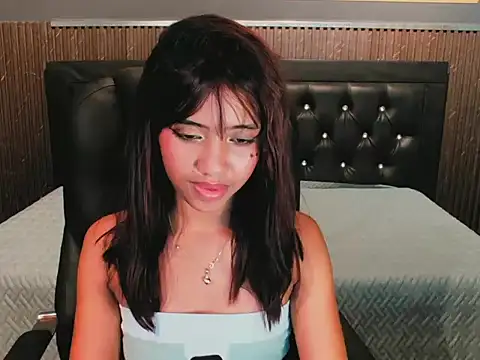 Zafiro Bluex online show from April 13, 2026, 11:54 pm