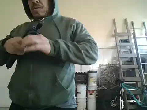 Snapshot of Oskr2024XXX chatting on February 9, 2025, 2:07 pm Oskr2024XXX online show from February 9, 2025, 2:07 pm