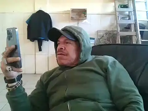 Snapshot of Oskr2024XXX chatting on February 10, 2025, 6:35 pm Oskr2024XXX online show from February 10, 2025, 6:35 pm