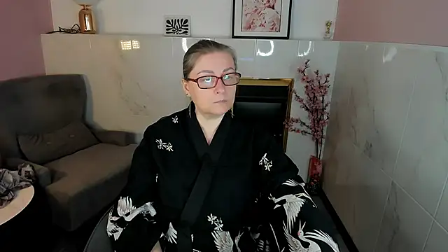 Alexandra Kind online show from April 17, 2026, 1:36 pm