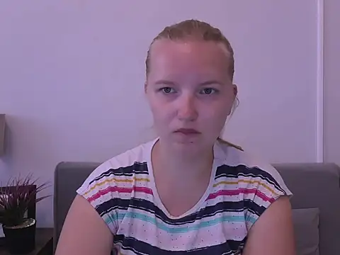 Snapshot of RoseTeacherX chatting on June 30, 2026, 7:20 am RoseTeacherX online show from June 30, 2026, 7:20 am