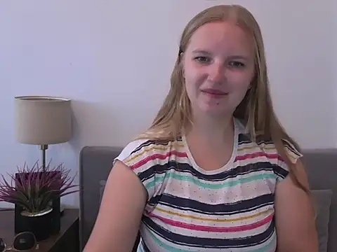 Snapshot of RoseTeacherX chatting on July 9, 2026, 7:23 am RoseTeacherX online show from July 9, 2026, 7:23 am