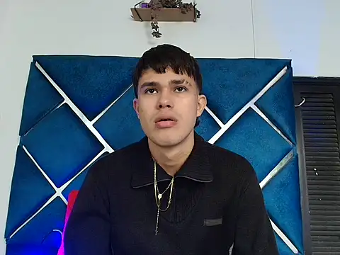 EdwinBoys online show from May 4, 2026, 1:51 pm
