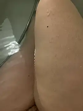 valee02 online show from April 17, 2026, 11:35 am