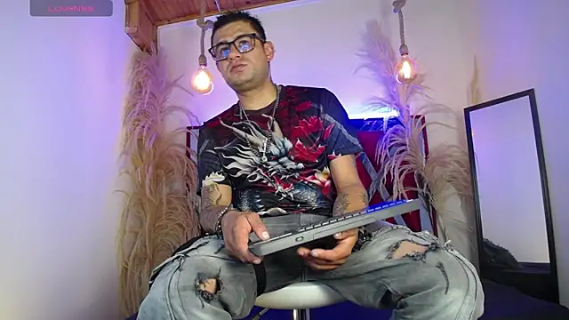 Nickk 21  online show from May 13, 2026, 1:52 pm
